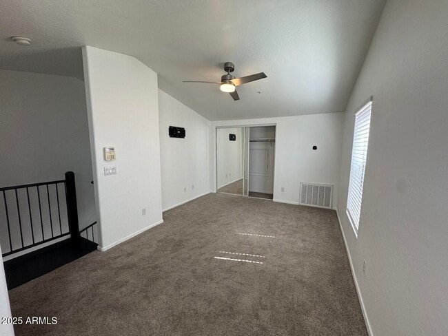 Building Photo - 104 W Laurel Ct
