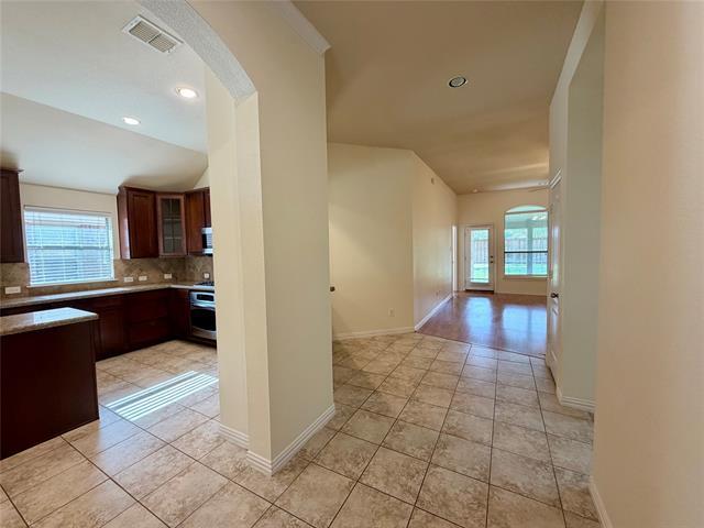 Building Photo - 9404 Caliente Dr