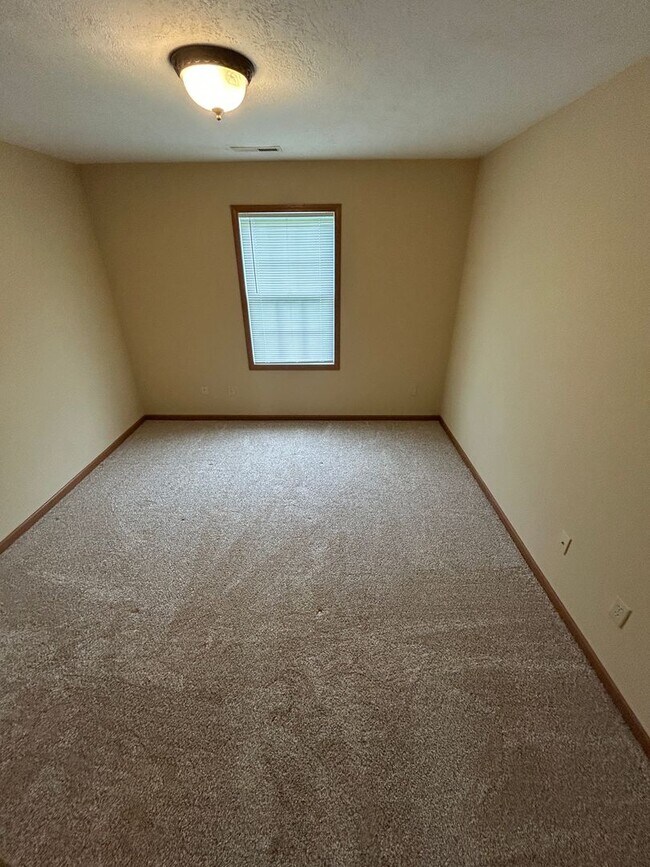 Building Photo - Modern & Spacious 2-Bedroom Ranch Condo – Available Soon in Troy, OH!
