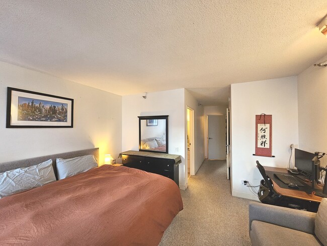 Building Photo - 512 N McClurg Ct