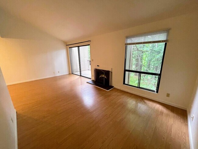 Building Photo - 2 br, 1.5 bath House - 138 Treehill Loop