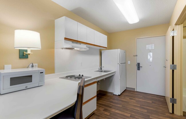 Building Photo - Furnished Studio-Orlando - Southpark - Equ...