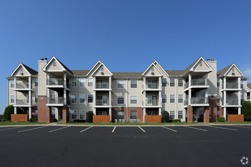 Building - Pinehurst Apartment Homes