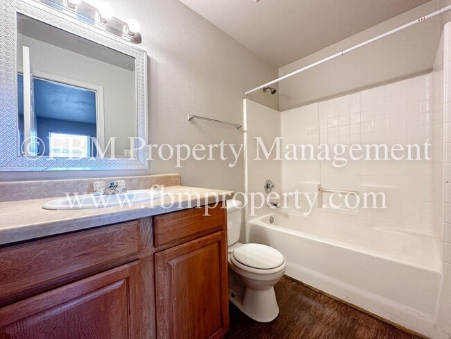 Building Photo - 1518 Drexal Dr