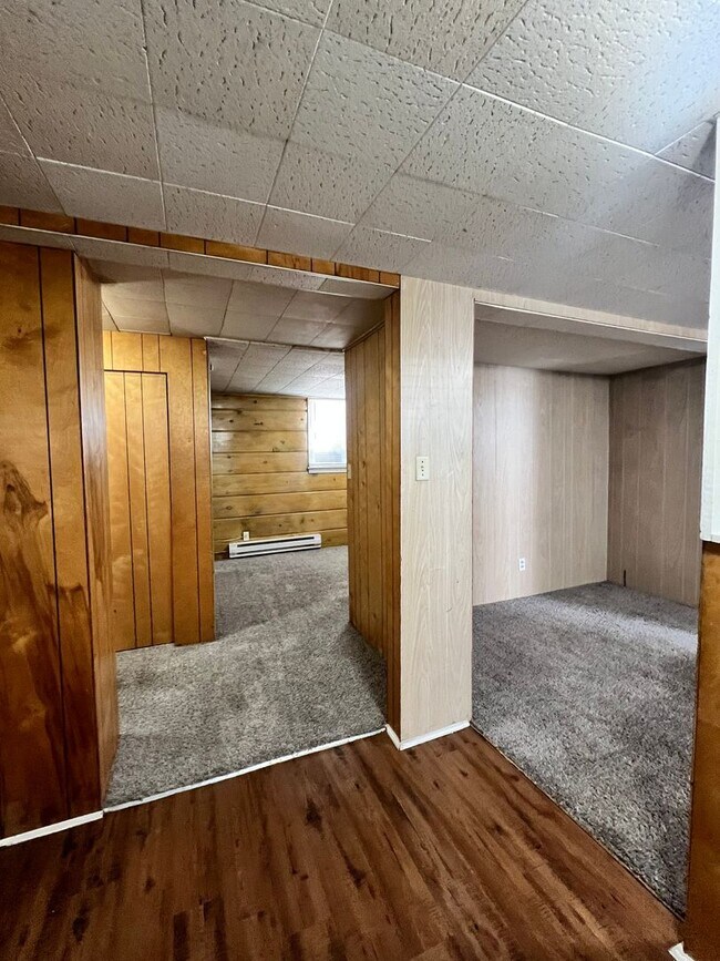 Building Photo - 926 E Halliday St
