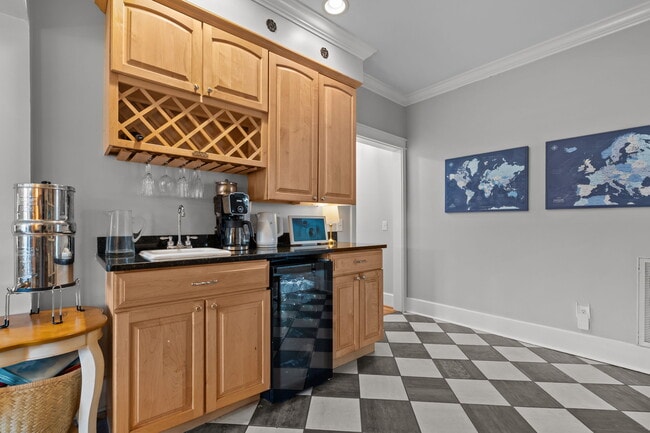 Building Photo - 2050 Midland Rd