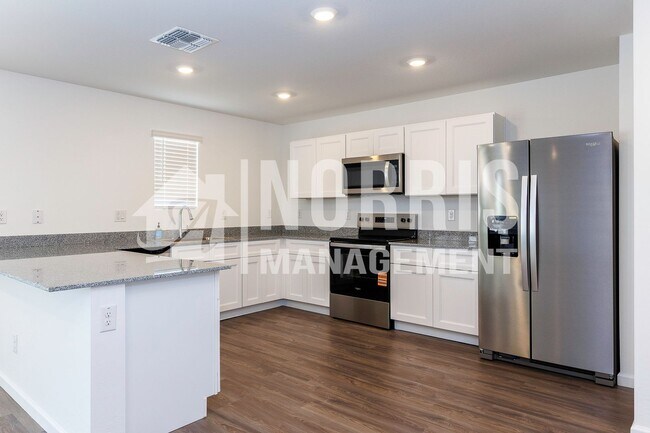 Building Photo - Brand New Beautiful Large Single Story Home