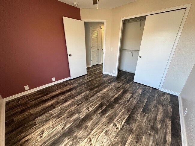 Building Photo - 3 Bed 3 bath house in Spring Creek!