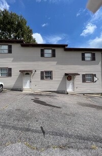 Building Photo - Hillbilly Private Drive