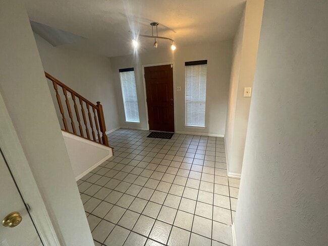 Building Photo - 62 Plum Ct