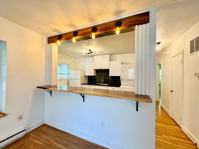 Building Photo - 110 Binford St