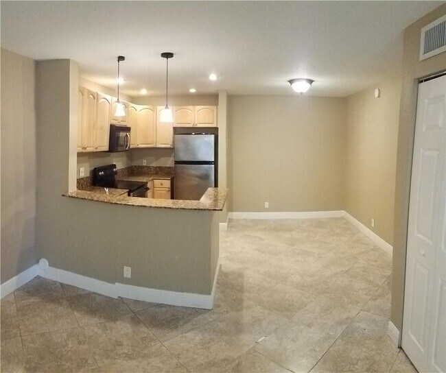 Building Photo - 10926 Royal Palm Blvd