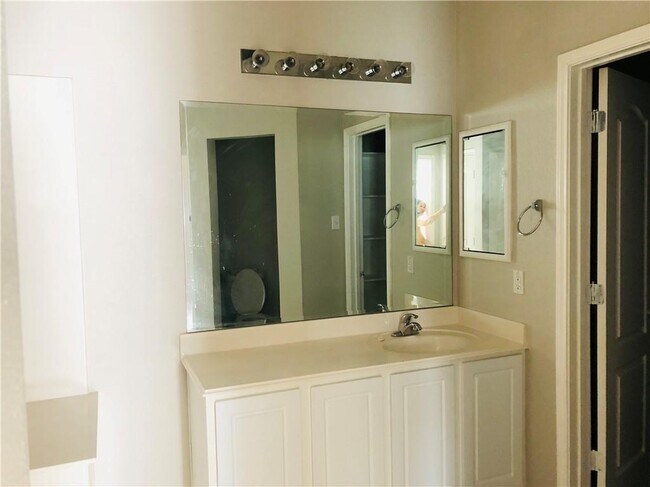 Building Photo - 3750 Sandy Brook Dr