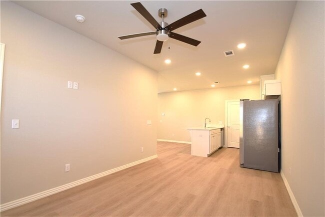 Building Photo - 1604 SW Poigai Wy