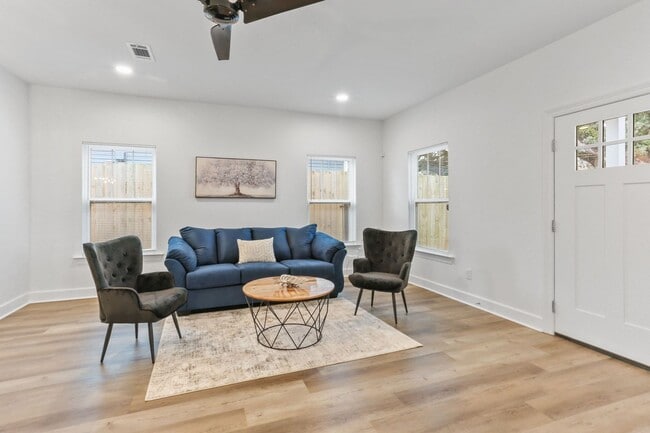 Building Photo - 417 Bedford Dr