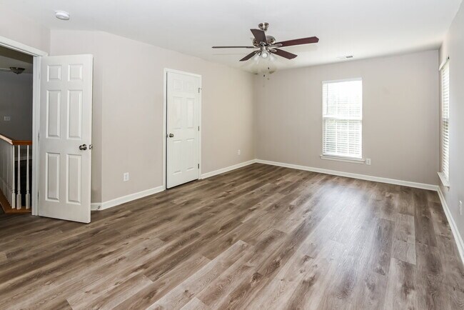 Building Photo - 9740 Faires Farm Rd