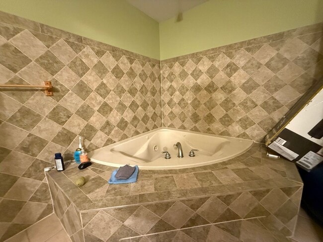 Building Photo - Spacious 5 Bedroom Home in Andover | Finished Walkout | 3-Car Garage