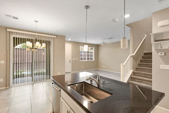 Building Photo - Beautiful Mountains Edge 3 Bedroom Townhome