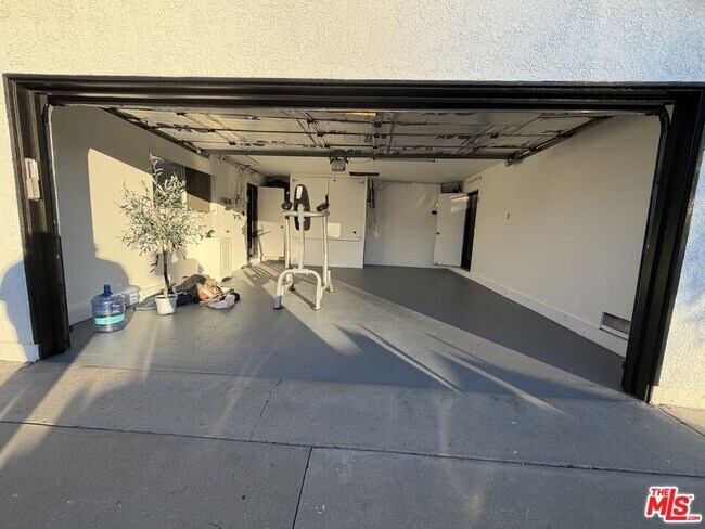 Building Photo - 7656 Capistrano Ave