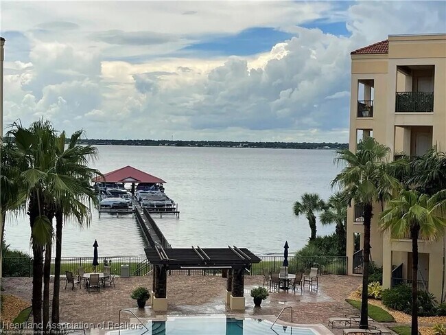 Building Photo - 2351 Lakeview Dr