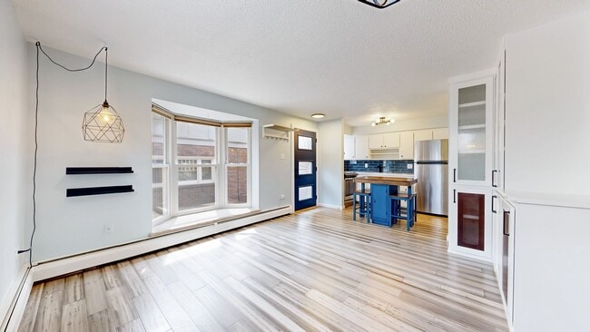 Building Photo - Adorable 2bd/1.5bth Townhome w/1 reserved parking space