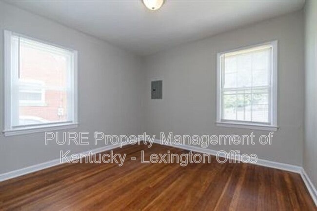 Building Photo - 817 Marcellus Dr