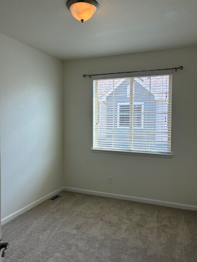 Building Photo - 9077 E Phillips Ln