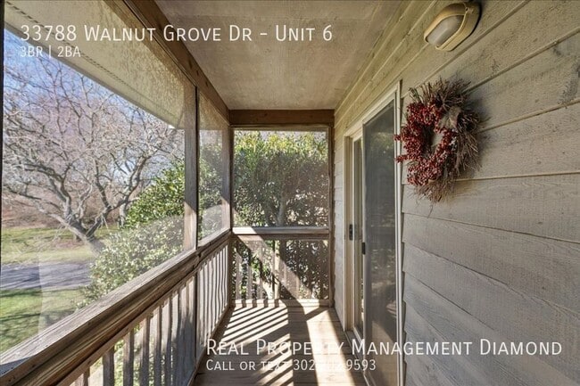 Building Photo - 33788 Walnut Grove Dr