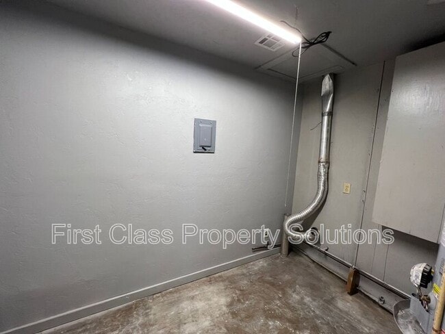 Building Photo - 4716 SE 27th St