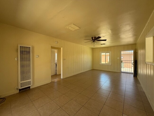 Building Photo - 400 W Fredricks St