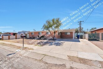 Building Photo - Beautiful 3bdrm 2 bath with a pool!!