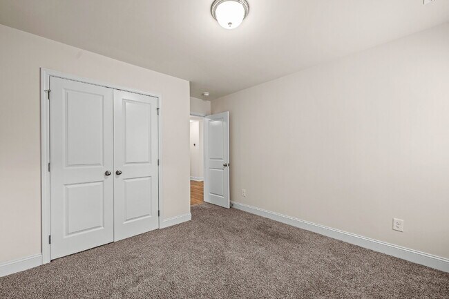 Building Photo - Spacious 4-Bedroom Retreat with 2.5 Baths ...