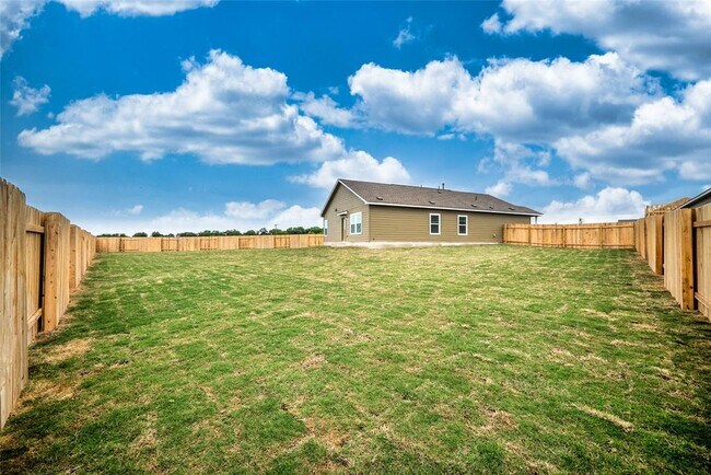 Building Photo - 117 Prairie Dog Town Dr