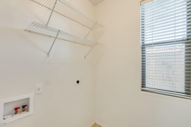 Building Photo - AVAILABLE NOW: Gorgeous 3 Bedroom 2 Bathro...