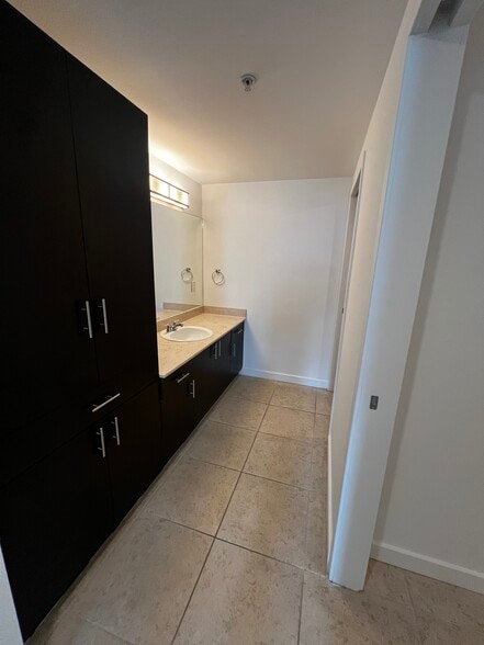 Building Photo - 1031 NW 19th Ct