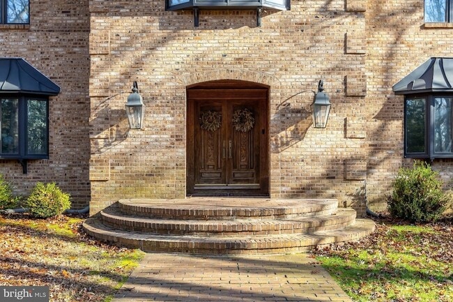 Building Photo - 1322 Commissioners Rd