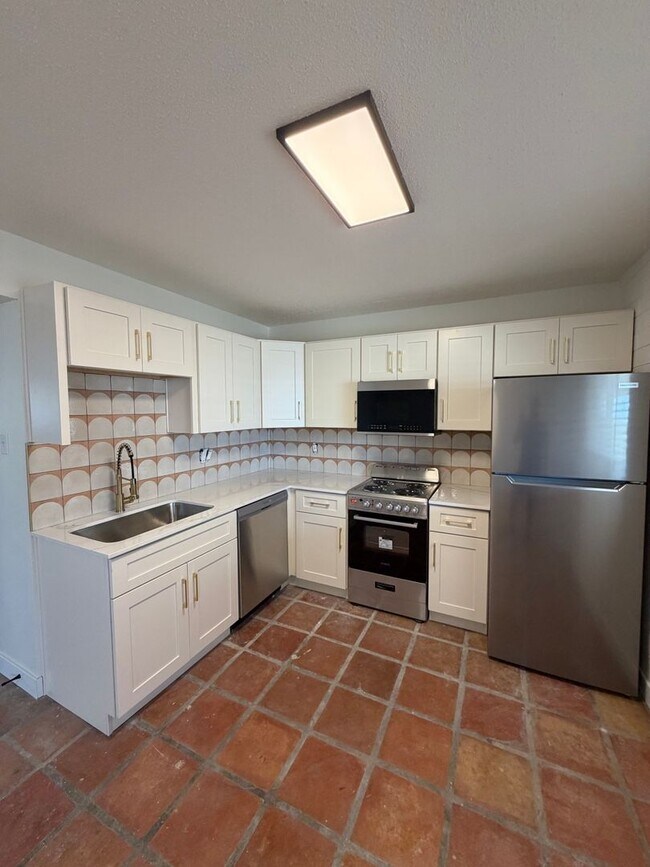 Building Photo - 817 S Melody Ln