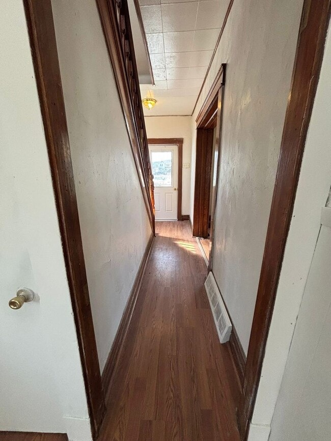 Building Photo - 2 Bedroom 1 Bath House