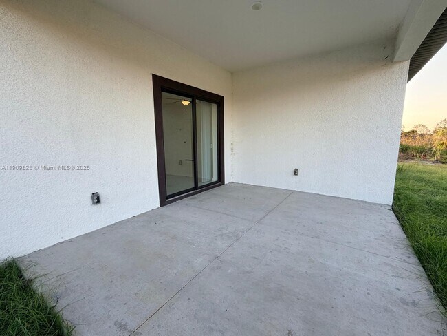 Building Photo - 2706 72nd St W