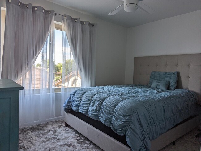 Building Photo - 306 E Ludlow Dr