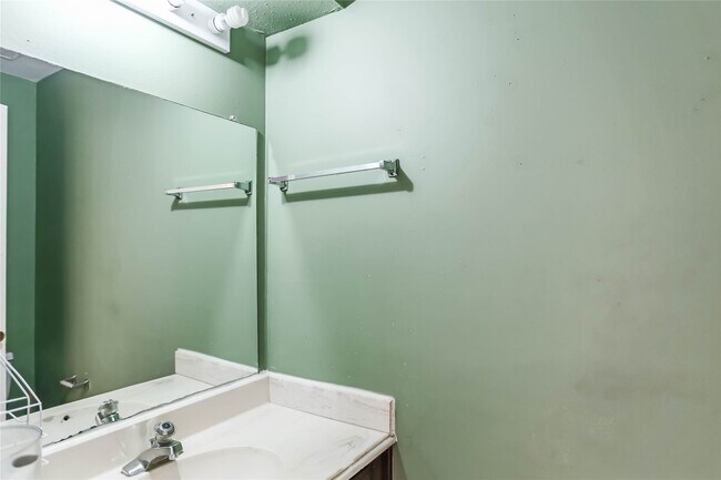 Building Photo - 9901 Sharpcrest St