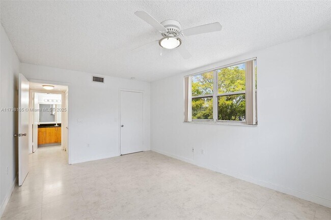 Building Photo - 8373 Lake Dr