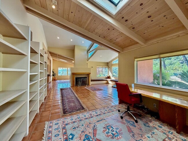 Building Photo - 321 Dutch Henry Canyon Rd