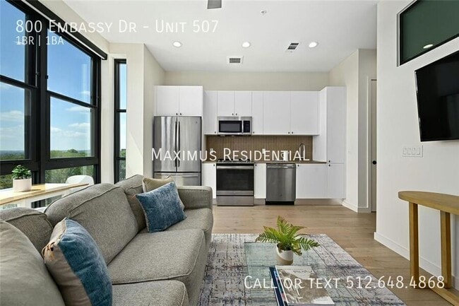Building Photo - 800 Embassy Dr