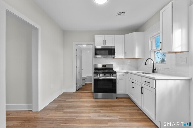 Building Photo - 246 Judson Pl