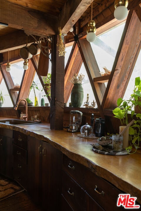 Building Photo - 20269 Croydon Ln