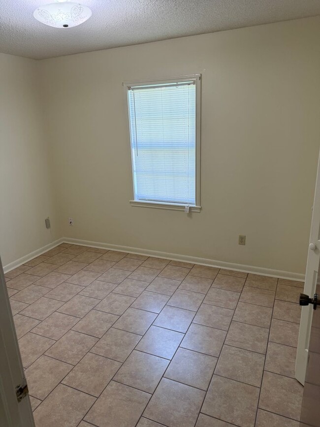 Building Photo - 3109-B Quail Court