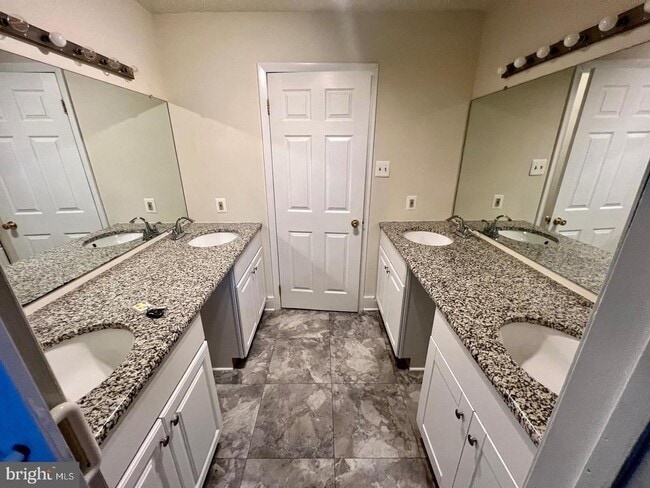 Building Photo - 46 Holland Ave