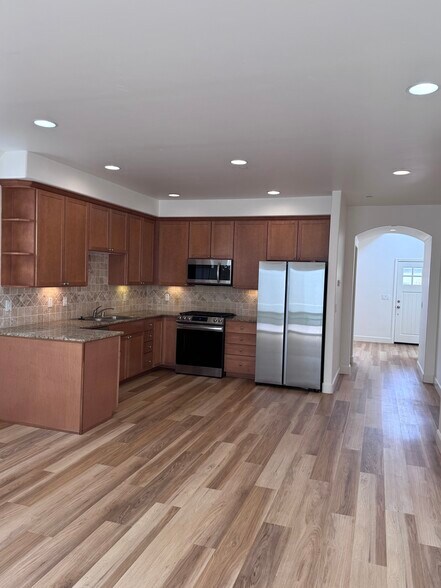 Building Photo - 3208 Playa Ct