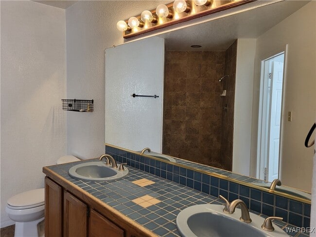 Building Photo - 2864 Country Club Dr